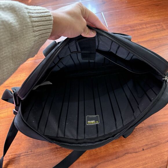 KENNETH COLE REACTION R-Tech 17"‎ Laptop Bag Briefcase Black Handles & Strap - Picture 4 of 16